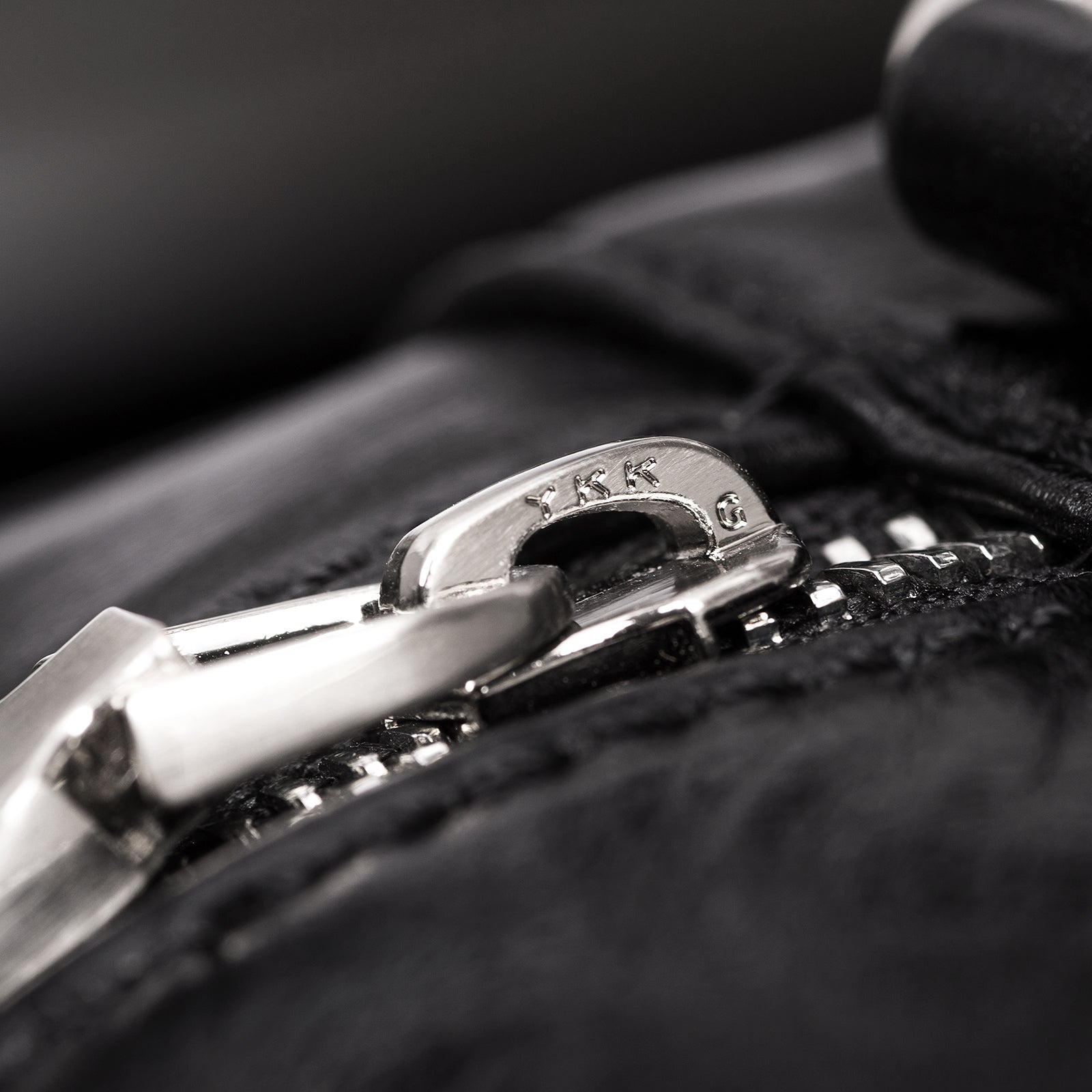 Чоловічий портфель для ноутбука Gionar