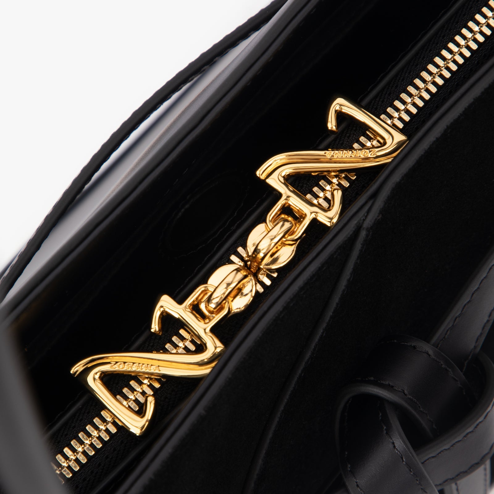 حقيبة توت من الجلد السويدي