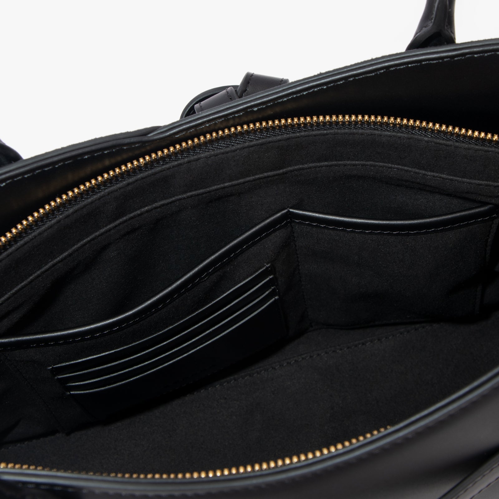 حقيبة توت من الجلد السويدي