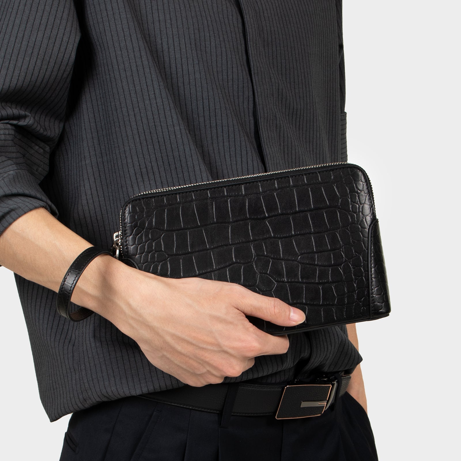 Clutch aus Leder mit Krokodilprägung